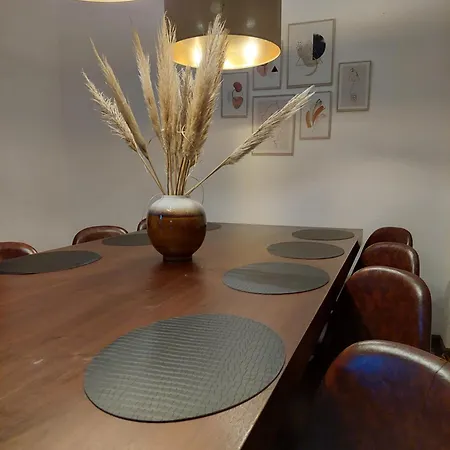 בית נופש Cozy Home, 7 Beds, Wifi, Kitchen, Balcony, Center *