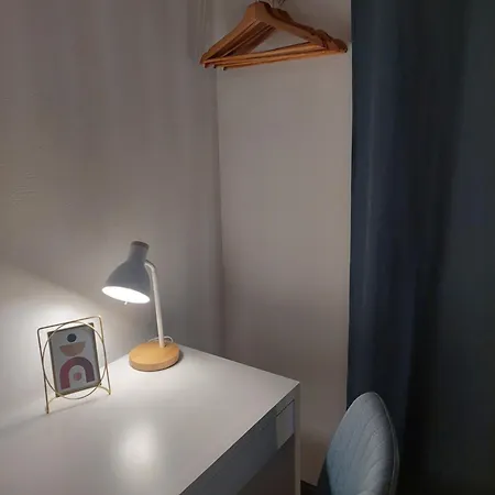 Cozy Home, 7 Beds, Wifi, Kitchen, Balcony, Center