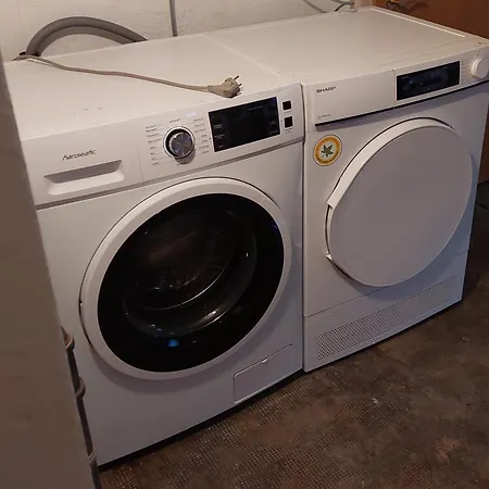 Cozy Home, 7 Beds, Wifi, Kitchen, Balcony, Center * בילפלד