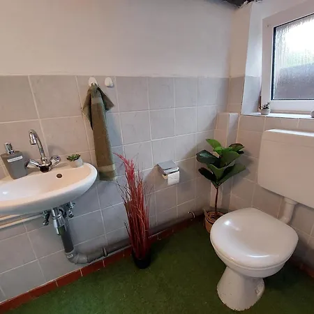 Cozy Home, 7 Beds, Wifi, Kitchen, Balcony, Center בית נופש