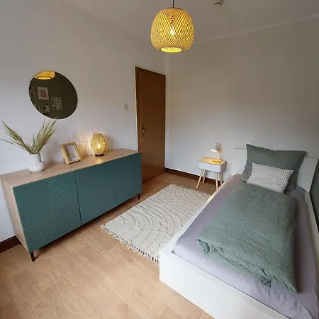 Cozy Home, 7 Beds, Wifi, Kitchen, Balcony, Center Bielefeld