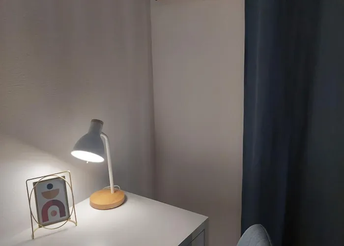 Cozy Home, 7 Beds, Wifi, Kitchen, Balcony, Center