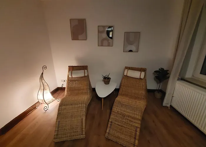 度假居 Cozy Home, 7 Beds, Wifi, Kitchen, Balcony, Center