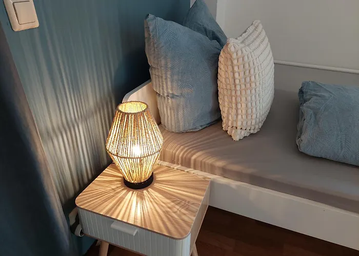 Cozy Home, 7 Beds, Wifi, Kitchen, Balcony, Center 度假居