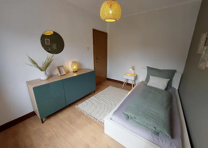 Cozy Home, 7 Beds, Wifi, Kitchen, Balcony, Center 比勒费尔德