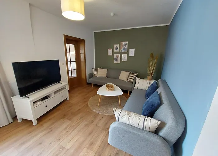 Cozy Home, 7 Beds, Wifi, Kitchen, Balcony, Center * Bielefeld