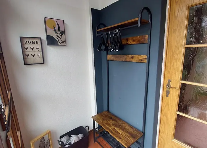 Cozy Home, 7 Beds, Wifi, Kitchen, Balcony, Center *