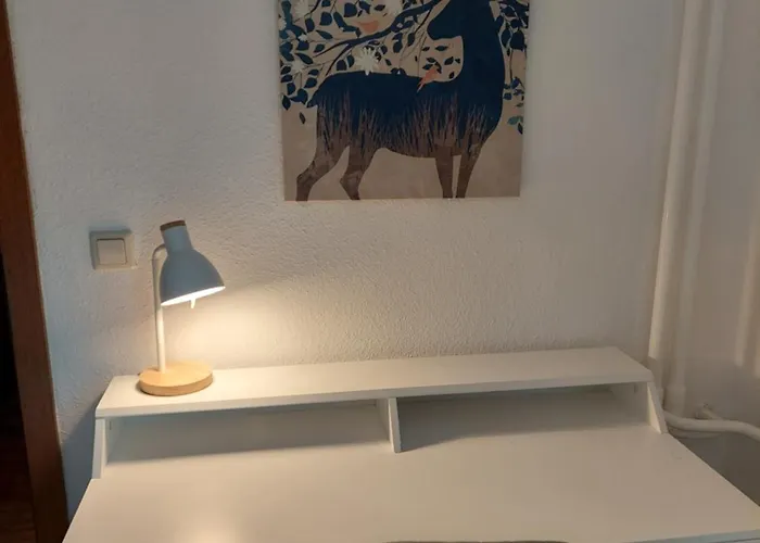 Hébergement de vacances Cozy Home, 7 Beds, Wifi, Kitchen, Balcony, Center