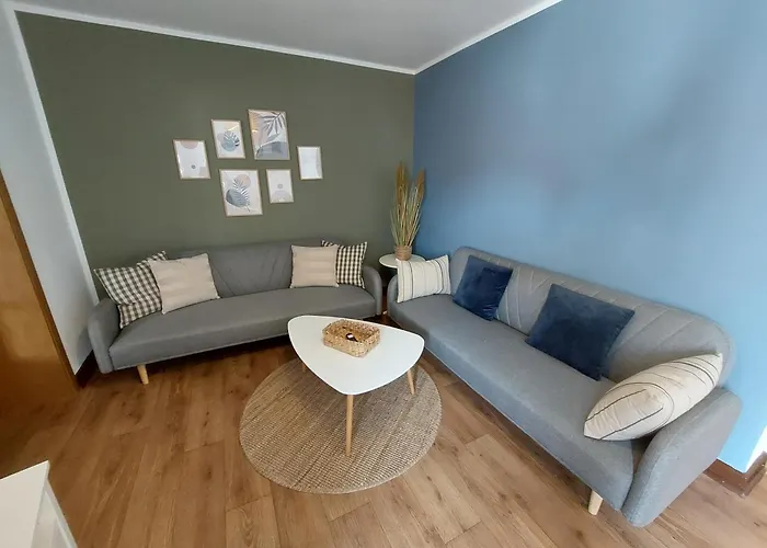 Cozy Home, 7 Beds, Wifi, Kitchen, Balcony, Center *